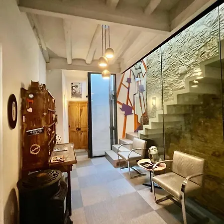 Vila Begur, Mon